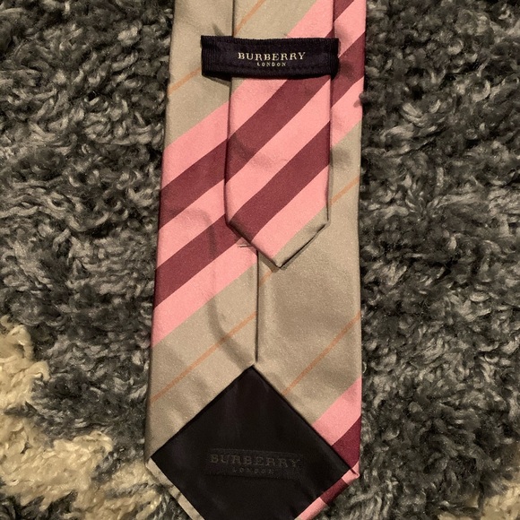 Burberry Tie - Picture 4 of 4